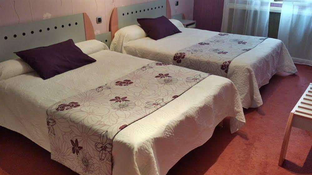 Contact Hotel Limoges - Hotel Des Deux Moulins Exteriör bild