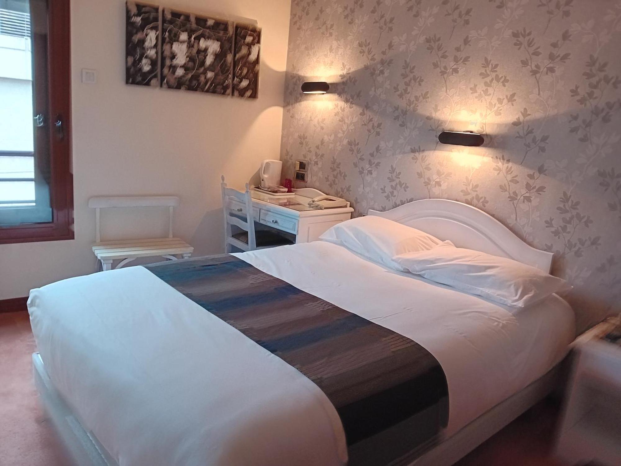 Contact Hotel Limoges - Hotel Des Deux Moulins Exteriör bild