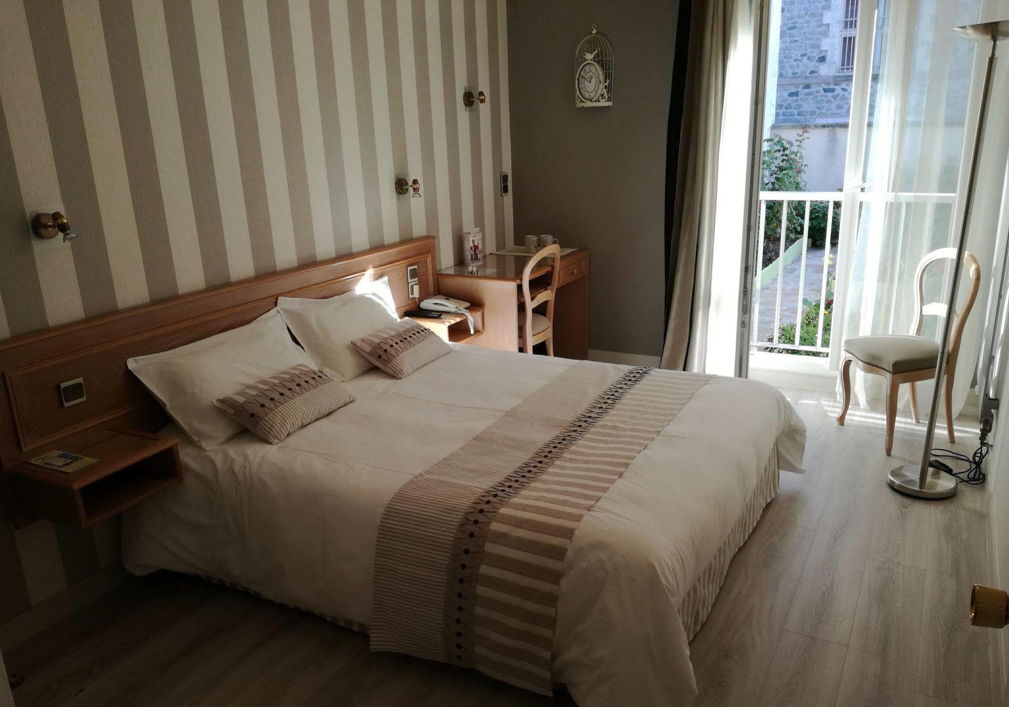 Contact Hotel Limoges - Hotel Des Deux Moulins Exteriör bild