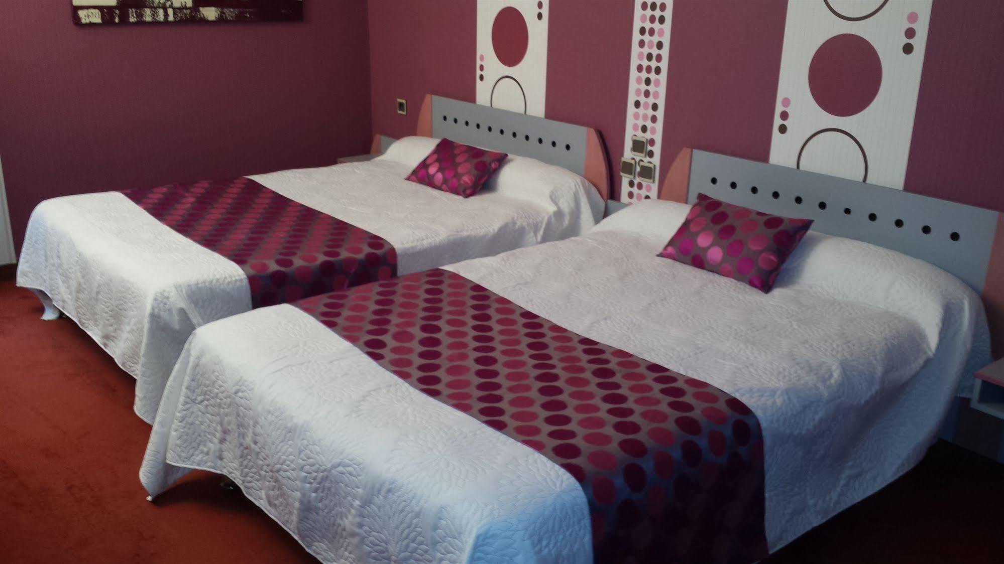 Contact Hotel Limoges - Hotel Des Deux Moulins Exteriör bild